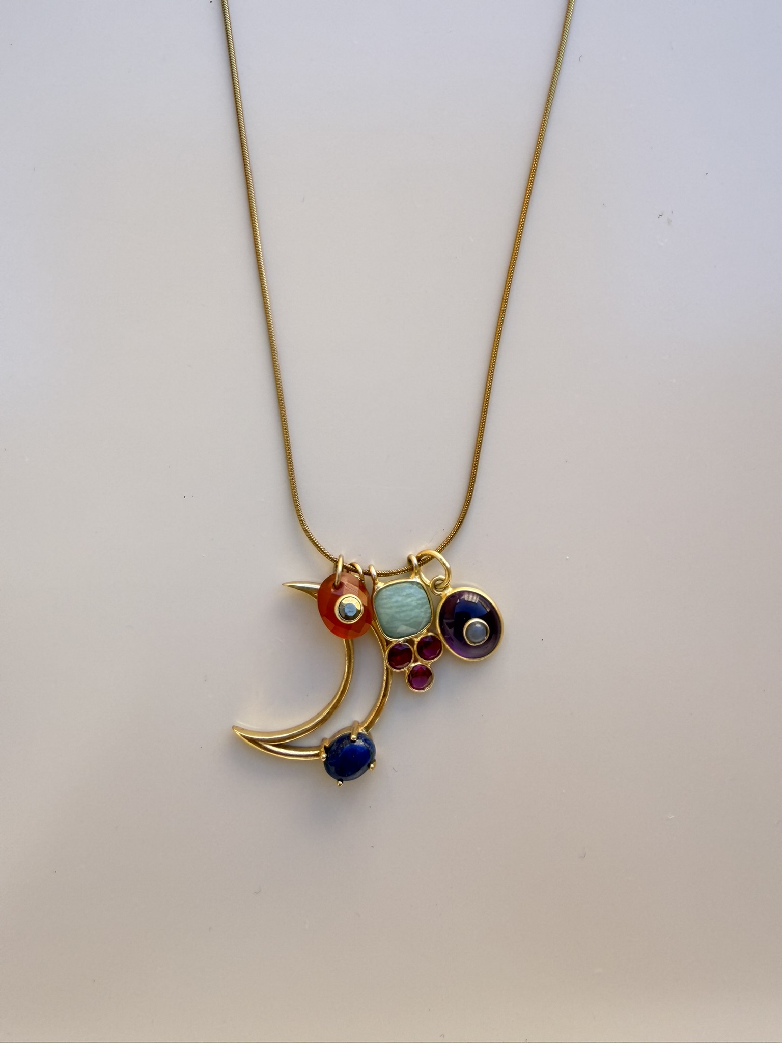 Collana Samarcanda con luna e ciondoli in pietre colorate
